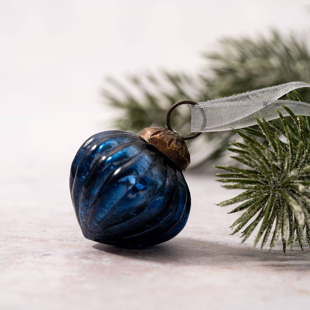 Set Of 6 Old Navy Ribbed Glass Lantern Christmas Baubles With Ribbons